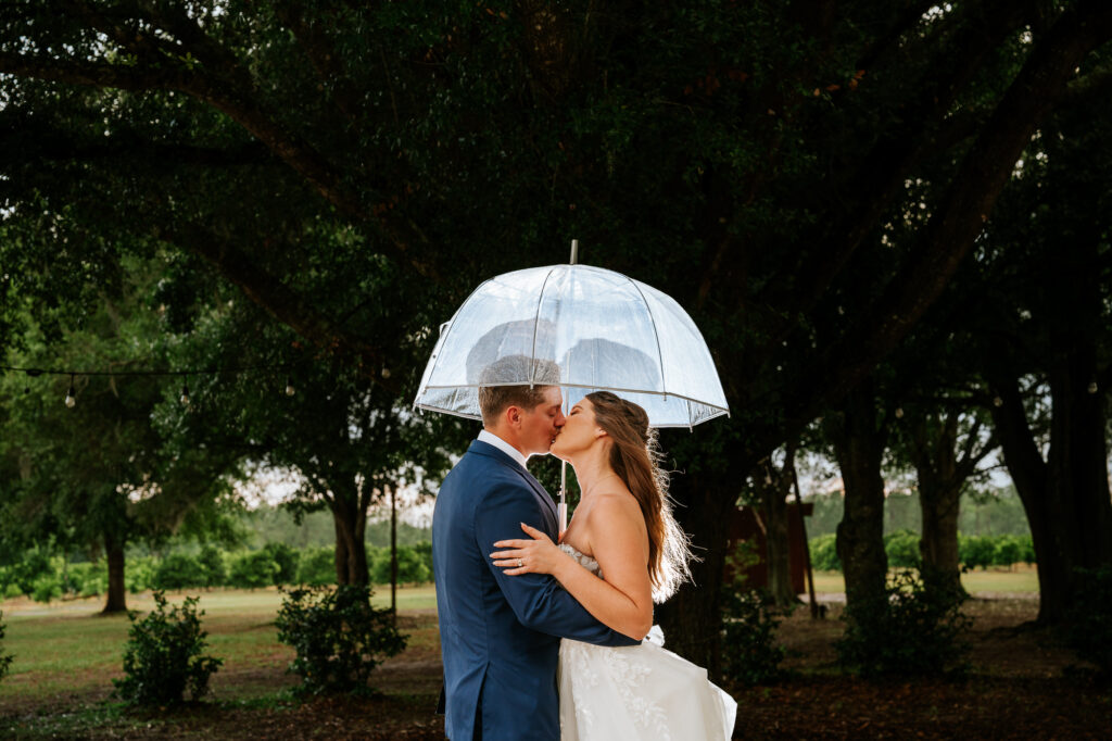 Best Orlando Wedding venue - Atlanta Wedding Photographers - Peach State Weddings. V