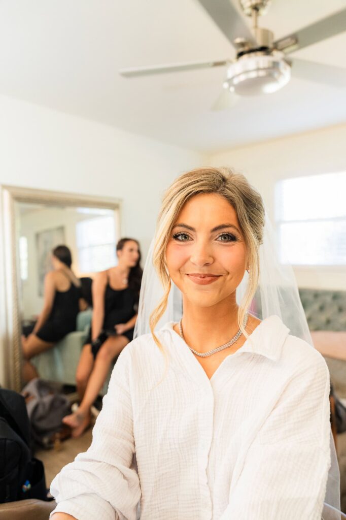 Hannah and her bridesmaids getting ready at the Venue at Daisy hill 